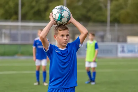 Einwurf im Kinderfußball: Ab wann macht spezielles Training Sinn?
